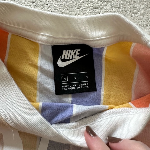 Women’s Nike crop tee - Picture 2 of 2